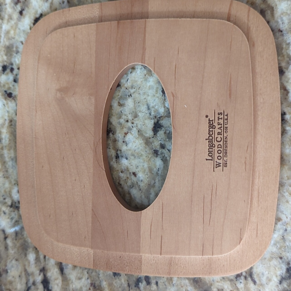 Longaberger Tissue Box With Lid - Picture 10 of 10